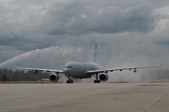 Det første av flere tankfly ble levert 30. juni i år, her fra hovedbasen i Eindhoven i Nederland.