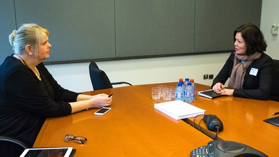 Barne-, likestillings- og inkluderingsminister Solveig Horne i møte med europaparlamentariker Anna Hedh. Foto: Stian Mathisen, EU-delegasjonen