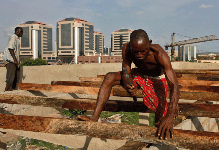 Figur 1.1 7 av 10 av verdens raskest voksende økonomier er i Afrika, men fattigdommen reduseres ikke i samme takt.