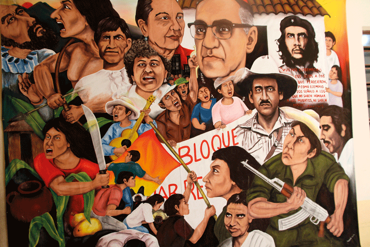 Figur 2.3 Samfunnsendringer kommer ikke uten kamp. Veggmaleriet viser en flik av Latin-Amerikas historie.