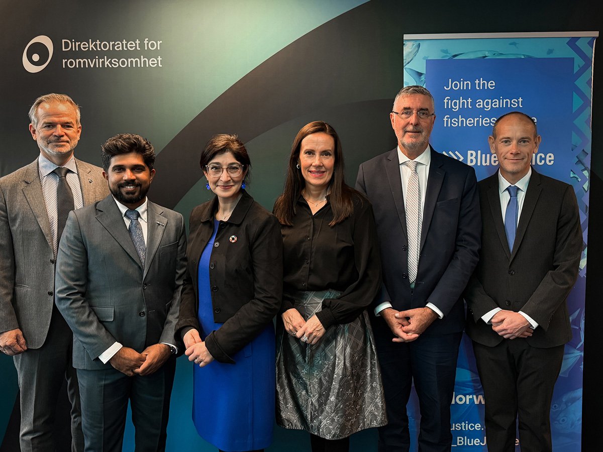 Figur 2.9 Sentrale personar bak Space4Ocean-alliansen. Frå venstre: Christian Hauglie-Hanssen (Direktoratet for romverksemd), Madin Maseeh (Maldives Space Research Organisation), Aarti Holla-Maini (UNOOSA), Marianne Sivertsen Næss (fiskeri- og havminister), Je...
