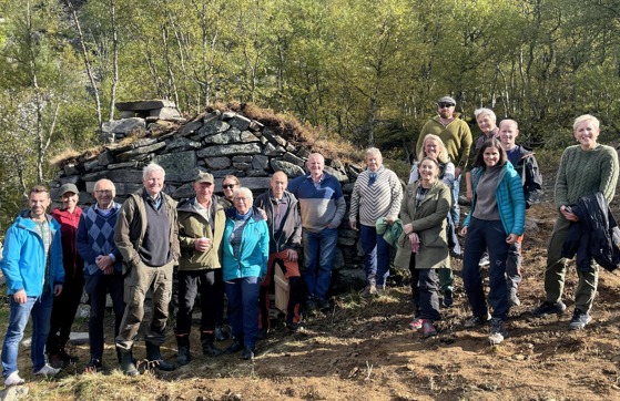 Deltakarane på UKL-og verdsarvsamling på Botnasetra i Eikesdalen.