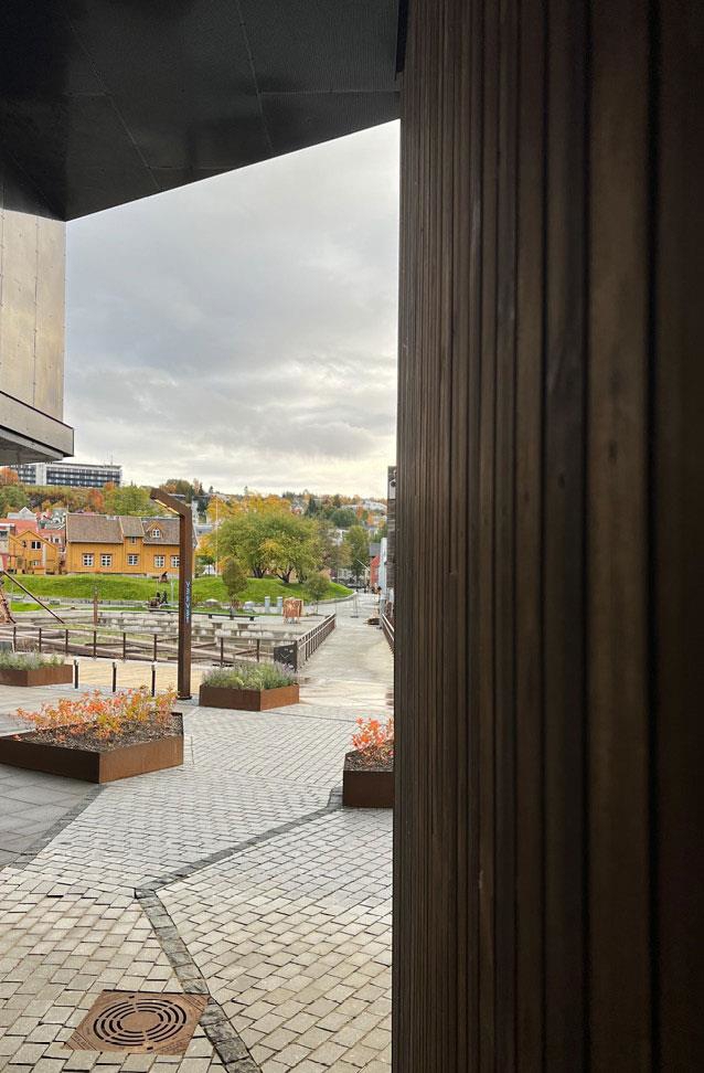 Bilde 43: Vervet, Verftsparken og Slipptorget, Tromsø. Utbygger: Vervet AS. Arkitekt/landskapsarkitekt: LPO arkitekter AS/Lo:Le landskap AS. Foto: Marianne Koppinenen