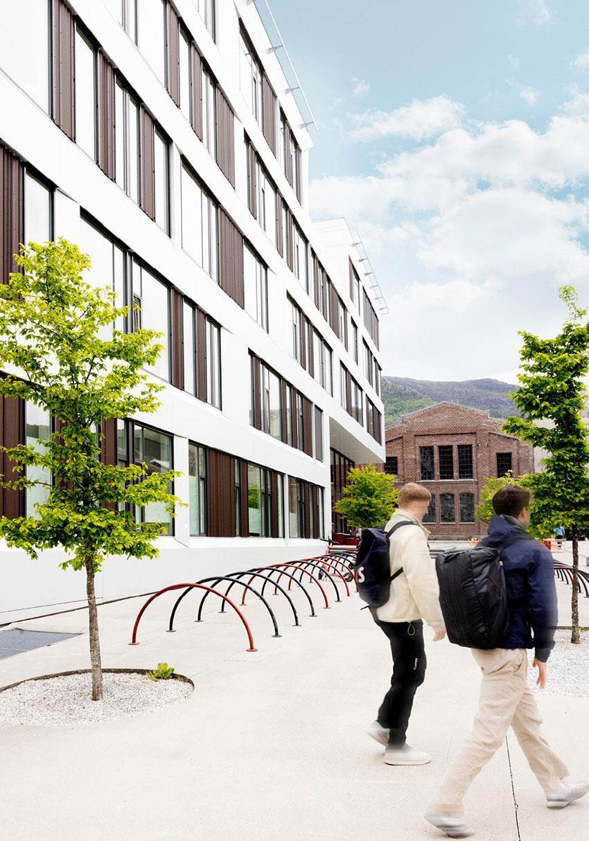 Bilde 49: Campus Kronstad, Bergen. Byggherre: Statsbygg. Arkitekt/landskapsarkitekt: L2 Arkitekter AS/Asplan Viak AS. Foto: Stine Østby