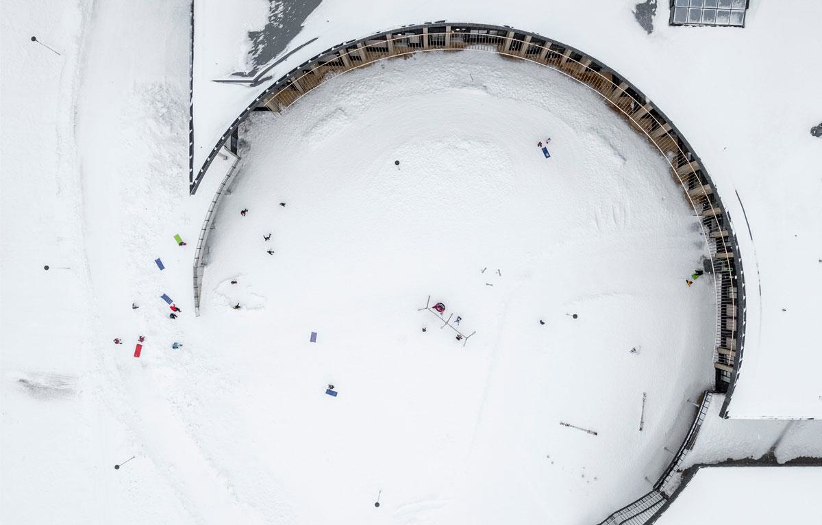 Bilde 52: Guovdageainnu suohkan/Kautokeino skole, Kautokeino. Byggherre: Kautokeino kommune. Arki-tekt/landskapsarkitekt: Holar Ola Roald AS/Lo:Le landskap AS. Foto: Rasmus Hjortshøj