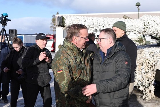 Tysklands forsvarsminister Boris Pistorius og forsvarsminister Bjørn Arild Gram i Alta.