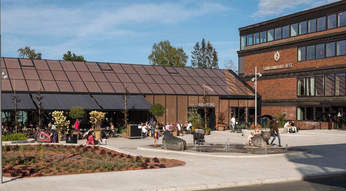 Photo of Røa torg, Oslo. Developer: Røa Centrum AS. Architect/Landscape architect: LPO arkitekter AS/Norconsult AS. Photo: Amund Johne