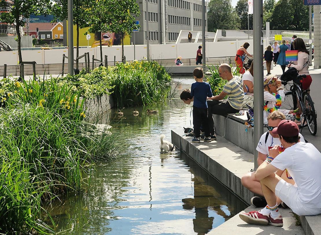 Photo of Hovinbekken, Ensjø, Oslo. Developer: JM Norge AS. Landscape architect: Bjørbekk & Lindheim landskapsarkitekter AS. Photo: Nils Petter Dale