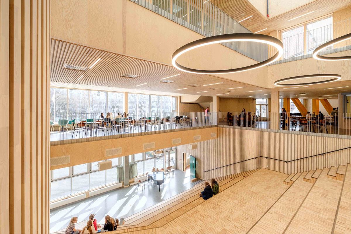 Photo of Bentsebrua School, Oslo. Client: Oslobygg. Architect/Landscape architect: Holar Ola Roald AS/Gullik Gulliksen AS. Photo: Benjamin A. Velure