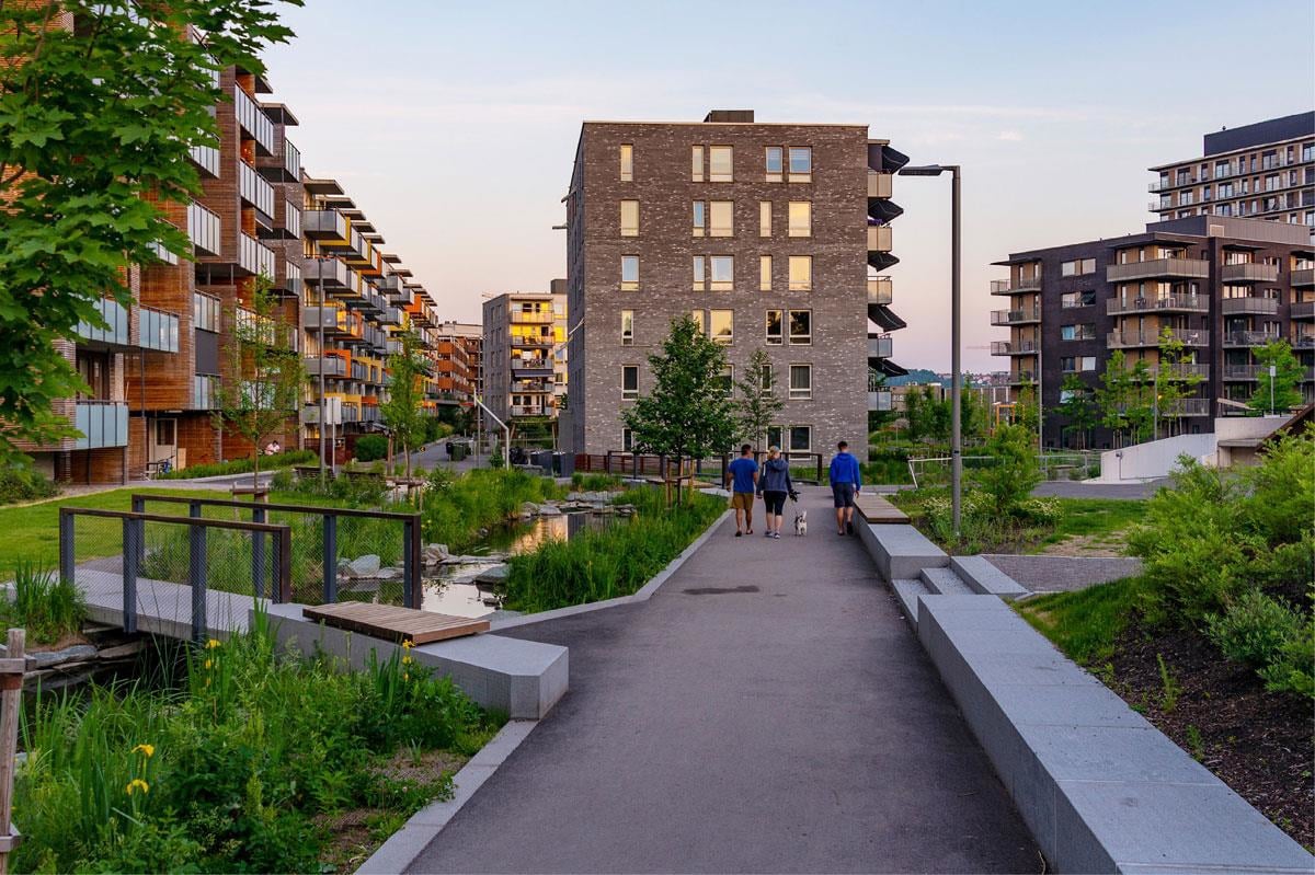 Photo of Gladengveien, Ensjø, Oslo. Client: Oslo municipality, the Agency for Urban Environment. Landscape architect: Bjørbekk & Lindheim landskapsarkitekter AS. Photo: Bjørbekk & Lindheim AS