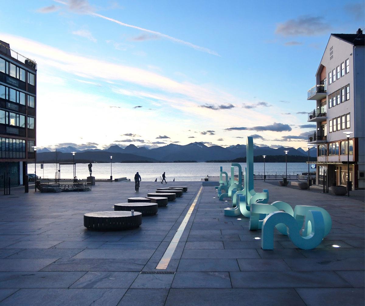 Photo of Molde torg and sea front, Molde. Client: Molde municipality. Landscape architect: Molde munici-pality/Norconsult AS. Title of artwork: Togetherness. Artist: Jacob Dahlgren. Photo: Arne Strømme