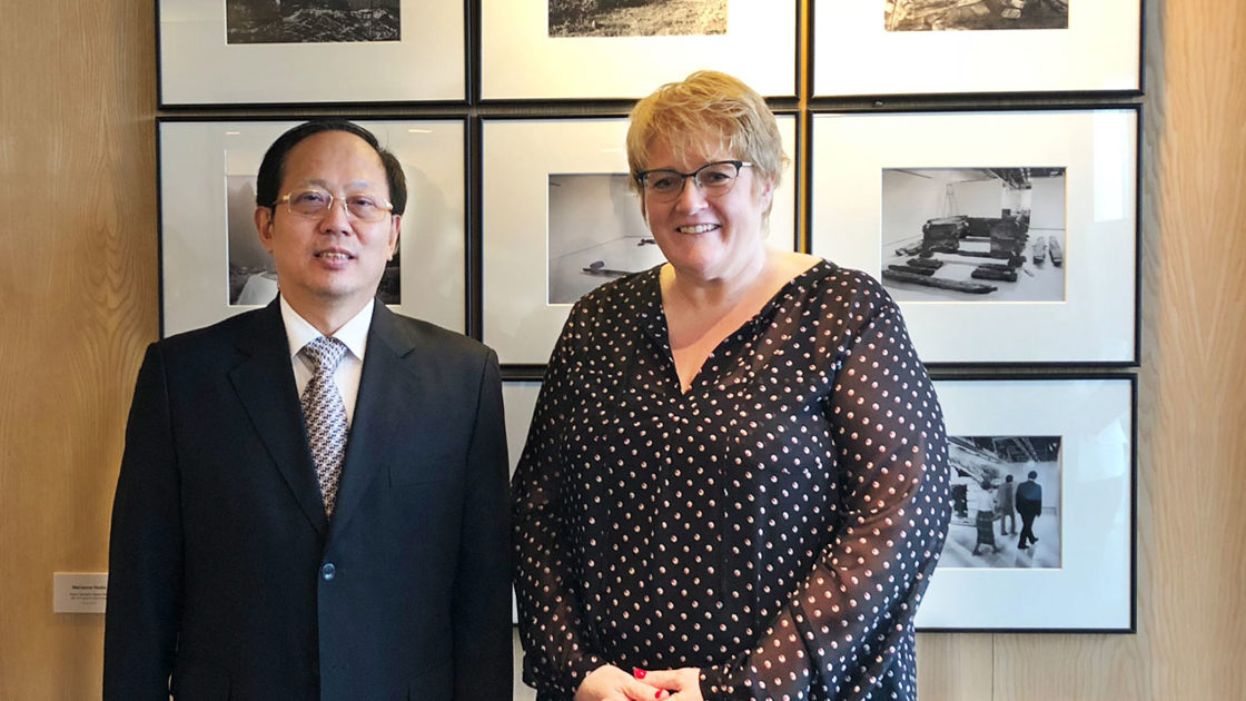 Kulturminister Trine Skei Grande og den kinesiske idrettsministeren Gou Zhongwen