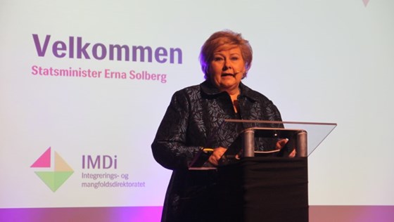 Statsminister Erna Solberg ved talerstolen på IMDis integreringskonferanse 12. februar 2019