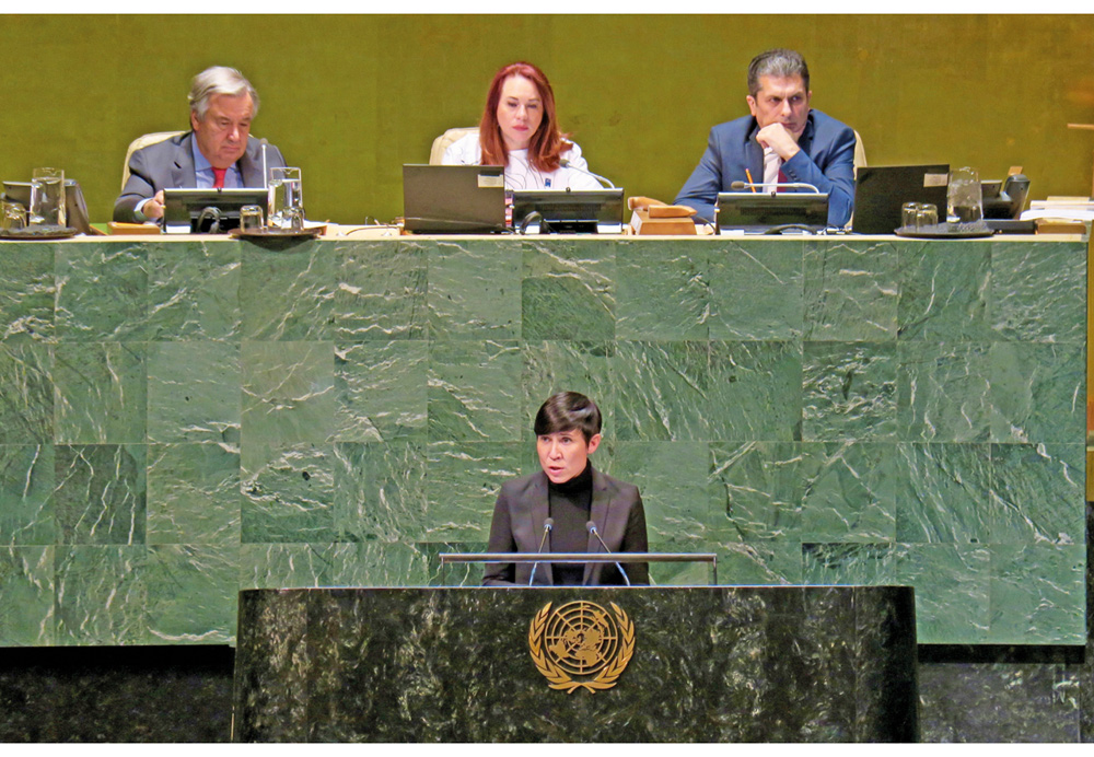 Figur 8.1 Norge er en aktiv støttespiller til reform av FN. Her taler utenriksminister Ine Eriksen Søreide i FNs generalforsamling, med blant andre FNs generalsekretær António Guterres (til venstre) som tilhører.