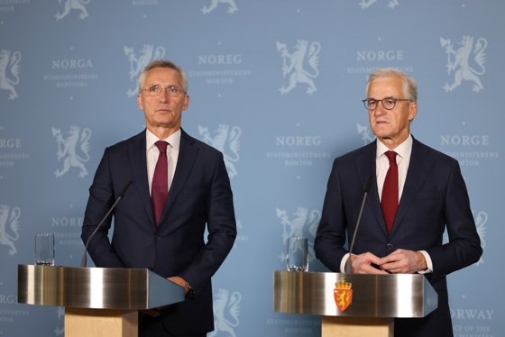 Finansminister Jens Stoltenberg og statsminister Jonas Gahr Støre under et pressetreff før regjeringens budsjettkonferanse.