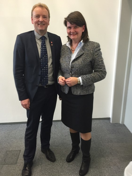 I tillegg til å møte de norske utstillerne på EuroTier, hadde statssekretær Terje Halleland også samtaler med sin kollega statssekretær Mari Flachbarth i det  tyske landbruksdepartementet.