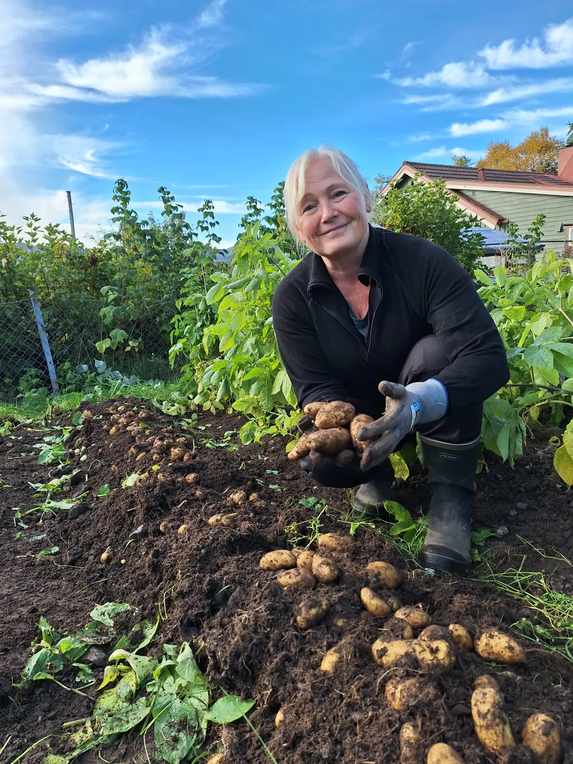 Anita Robertsen i Kvæfjord vil ha flere produsenter av bær og grønnsaker