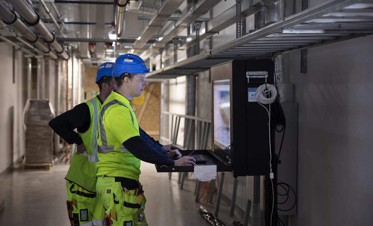 BIM-kiosk i bruk på byggeplassen for veterinærinstituttet på Campus Ås, Norges miljø- og biovitenskapelige universitet.