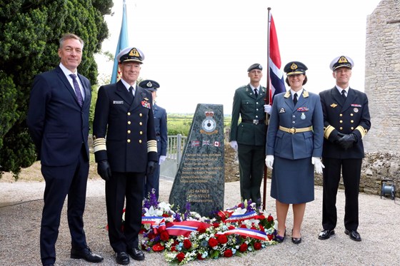 En norsk delegasjon ledet av forsvarsminister Frank Bakke-Jensen og forsvarssjef Haakon Bruun-Hanssen var til stede i Normandie 6. og 7. juni. 