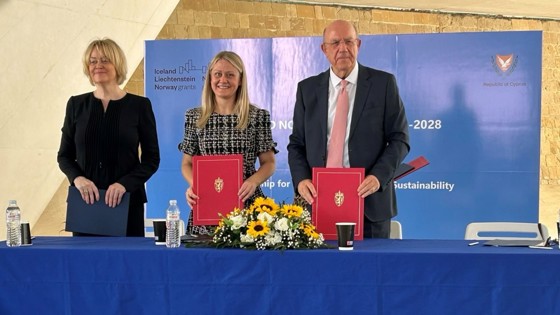 BIlde fra signeringen på Kypros