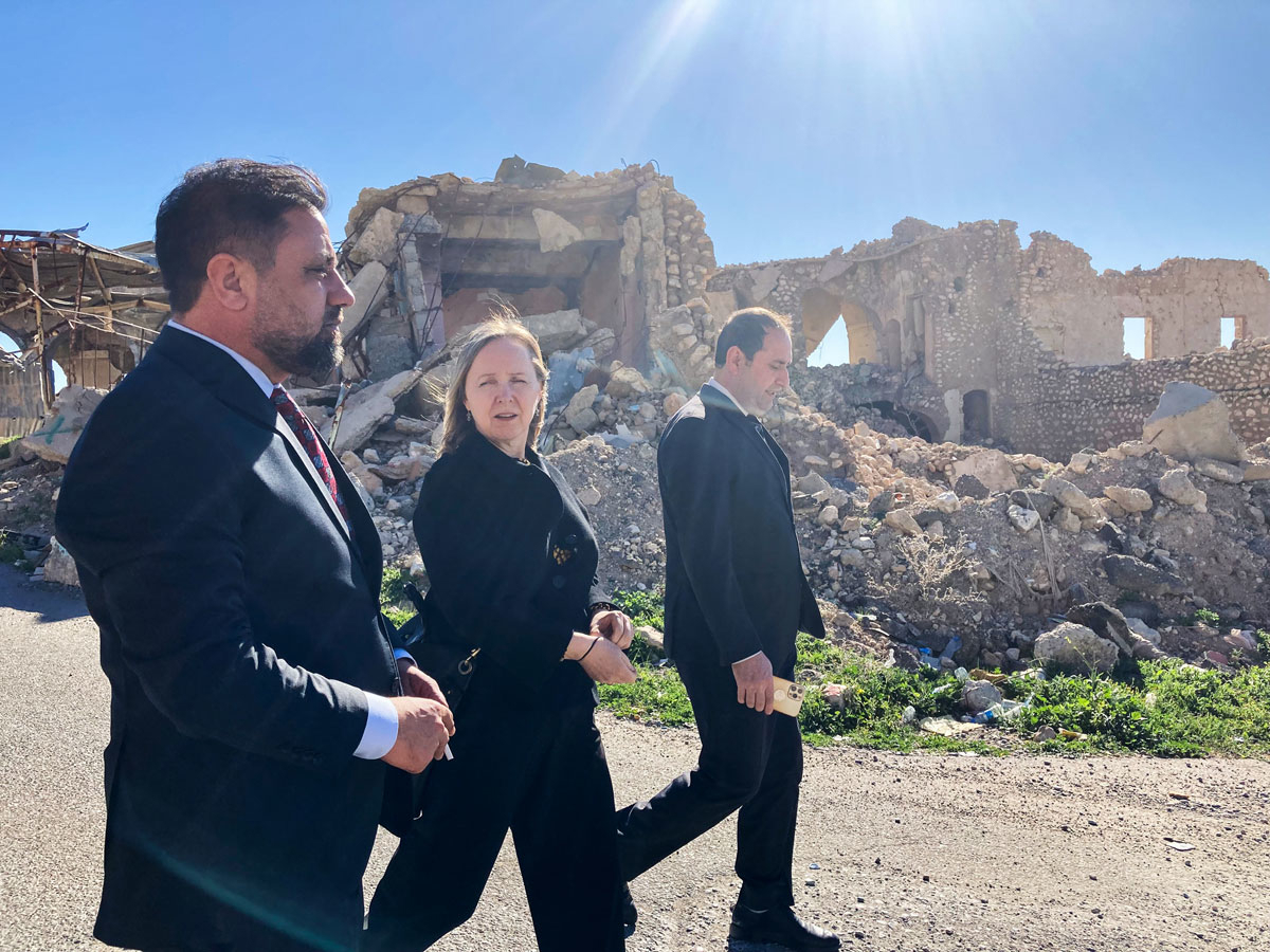 Figur 6.1 Bilde fra et NOREF-besøk til Sinjar i Irak i 2023, ni år etter at IS gikk til angrep på jesidi-minoriteten som har sitt viktigste hjemsted der. NOREF støtter dialogarbeid i området for å fremme lokalt samarbeid og begrense konflikt. 