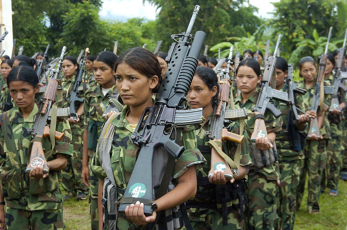 Figur 8.2 Norge bidro med en unik og uformell møteplass for partene under fredsprosessen i Nepal, og støttet FN og overvåkning av fredsavtalen som ble inngått i 2006. Arbeidet inkluderte avvæpning og integrering av maoiststyrkene, som her er avbildet under mar...