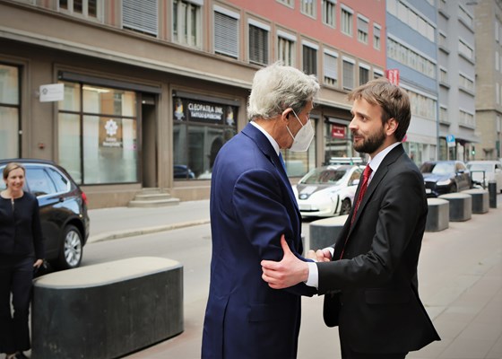 Næringsminister Jan Christian Vestre tar imot USAs spesialutsending for klima, John Kerry
