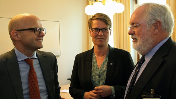 Statsrådene Vidar Helgesen og Tine Sundtoft møtte EUs kommissær for klima og energi, Miguel Arias Cañete i Oslo i juni 2015.