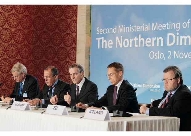 Figur 23.6 Pressekonferanse under ministermøtet «The Northern Dimension» i Oslo i november 2010, med utenriksministerne Carl Bildt (Sverige), Sergej Lavrov (Russland), Jonas Gahr Støre, (Norge), Alexander Stubb (Finland, på vegne av EU) og Össur Skarphédinsson, Island.