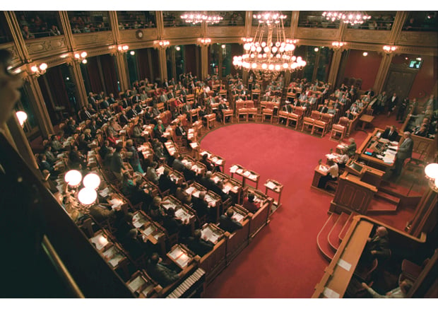 Figur 4.6 EØS-avtalen ble vedtatt i Stortinget i oktober 1992. Her fra Stortingssalen under EØS-avstemmingen.