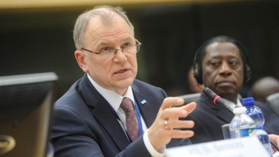 (t.v) kommissær for helse og mattryghet Vytenis Andriukaitis, (t.h) medlem av Den Afrikanske Union Mustapha Kaloko. Foto: European Union, 2015