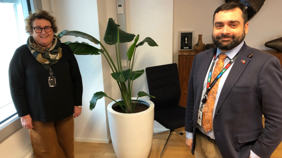 On March 11, the Norwegian Minister of Agriculture and Food Olaug Bollestad met with Carlos das Neves, Director of research and internationalization at the Norwegian Veterinary Institute, to hear about Covid-19 and pandemics and about how we can work preventively against new pandemics. 