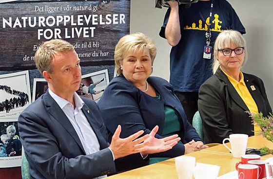 Hos DNT: F.v Olje- og energiminister Terje Søviknes, statsminister Erna Solberg og Torill Selsvold Nyborg.
