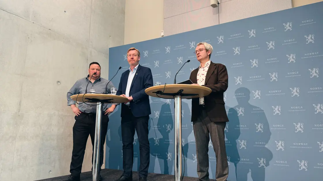 Statens forhandlingsleder legger frem statens tilbud til jordbruksorganisasjonene.