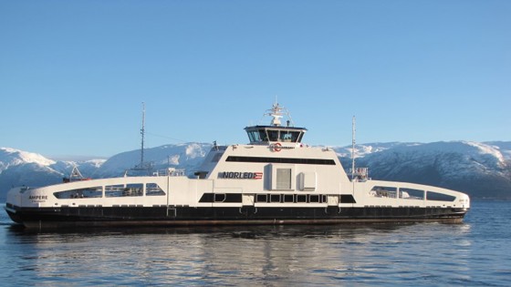 Verdens første batteridrevne ferge er norsk og heterAmpere. Den går i trafikk mellom Lavik og Oppedal på E39 i Sogn og Fjordane. 