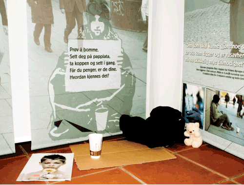 Figur 4.28 Hot Spot: I utstillingen 
Rett i koppen
  tok Norsk Folkemuseum i samarbeid med Kirkens Bymisjon opp tiggerens hverdag på gata i Oslo.