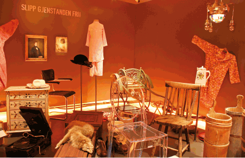 Figur 4.8 Fra utstillingen 
Slipp gjenstanden fri
  2006–2007, Perspektivet museum.