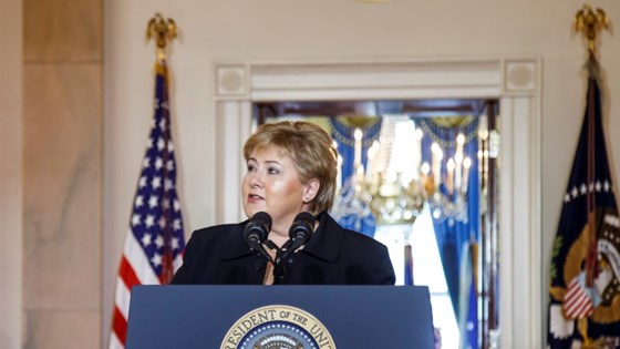 Statsminister Erna Solberg på besøk i Det hvite hus i Washington i 2016.