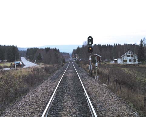Figur 4.7 Grønt innkjørsignal til og gult forsignal
 utkjør fra Rudstad stasjon sett sydfra