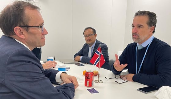 Klima- og miljøministeren Espen Barth Eide møtte Ecuadors miljøminister Gustavo Manrique under klimatoppmøtet i Glasgow. 