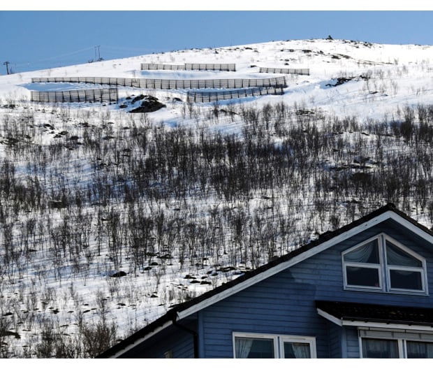 Figur 8.3 Fanggjerder for å hindre utløsing av snøskred. Kroken, Tromsø.