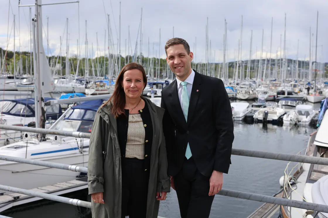 Fisker- og havminister Marianne Sivertsen Næss og klima- og miljøminister Andreas Bjelland Eriksen ved Kongen Marina i Oslo