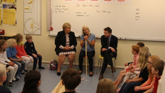 Statsminister Erna Solberg, lærerspesialist Berit Bakken Berge og kunnskapsminister Torbjørn Røe Isaksen.