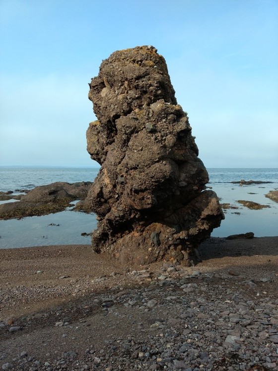 Fjellformasjon på Øya Rauer