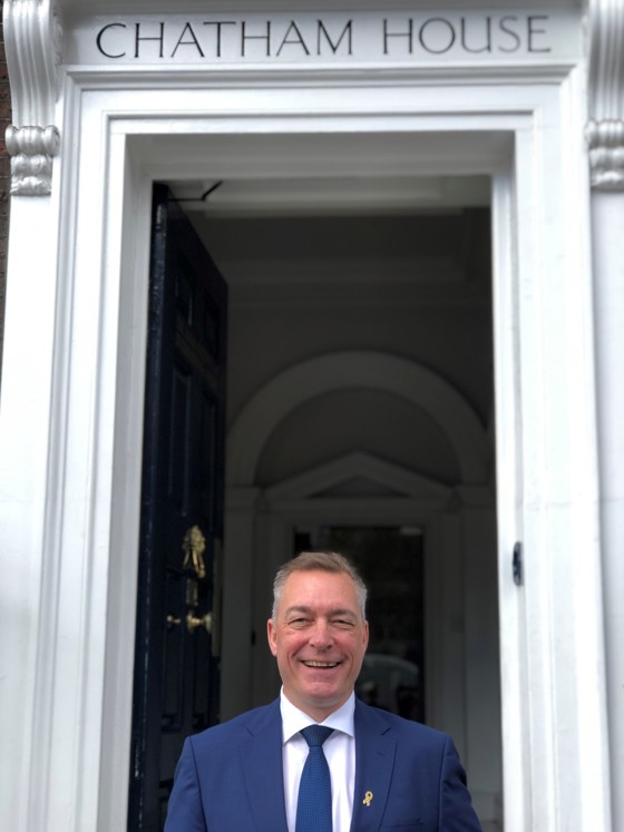 Forsvarsminister Frank Bakke-Jensen snakket til deltakere på en sikkerhetskonferanse i regi av Chatham House i London.