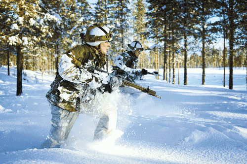 Figur 4.3 Norske soldater trener ved Hærens taktiske treningssenter på Rena. Samtrening vektlegges særlig under oppsettingsperioden