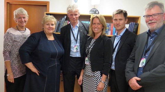 Statsminister Erna Solberg tok med seg norske ekspertar til Reykjavik 