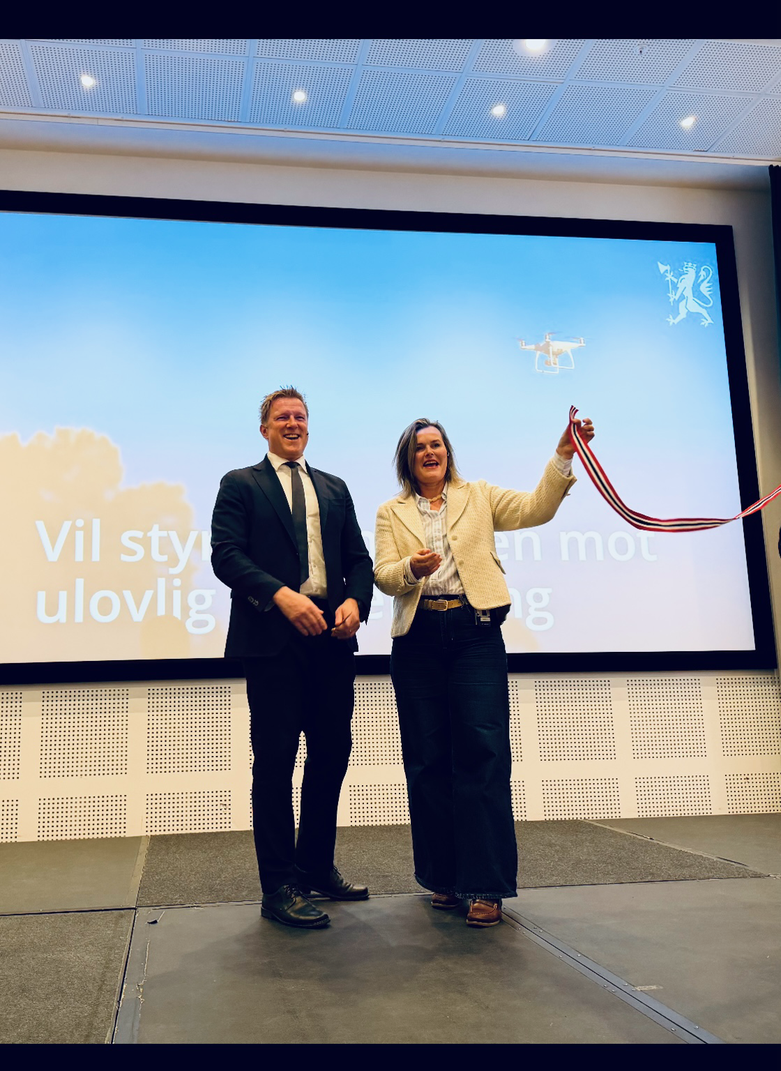 Statssekretærer åpnet det nye nasjonale dronesenteret.