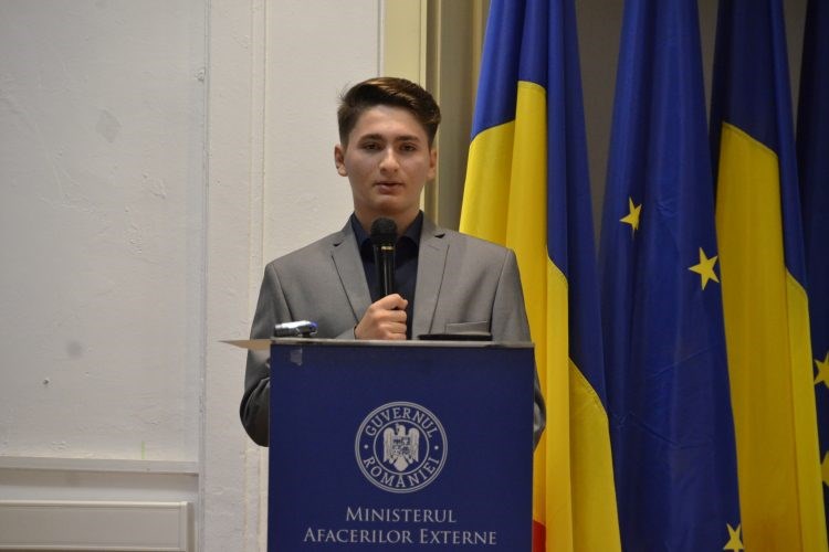 15 år gamle Ioan Dobrinescu har laget den offisielle logoen til det rumenske formannskapet. Foto: romania2019.eu