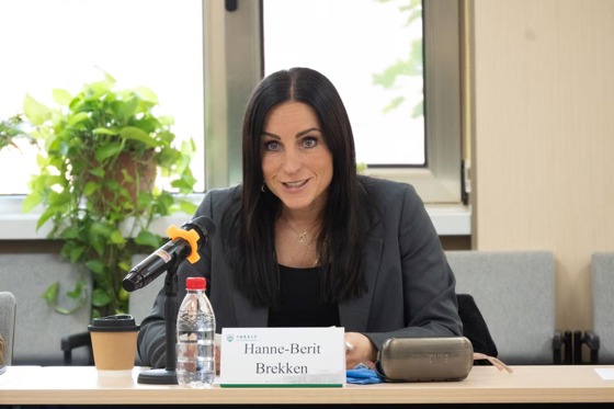 Statssekretær Hanne-Berit Brekken i Landbruks- og matdepartementet under besøket ved China Agricultural University.